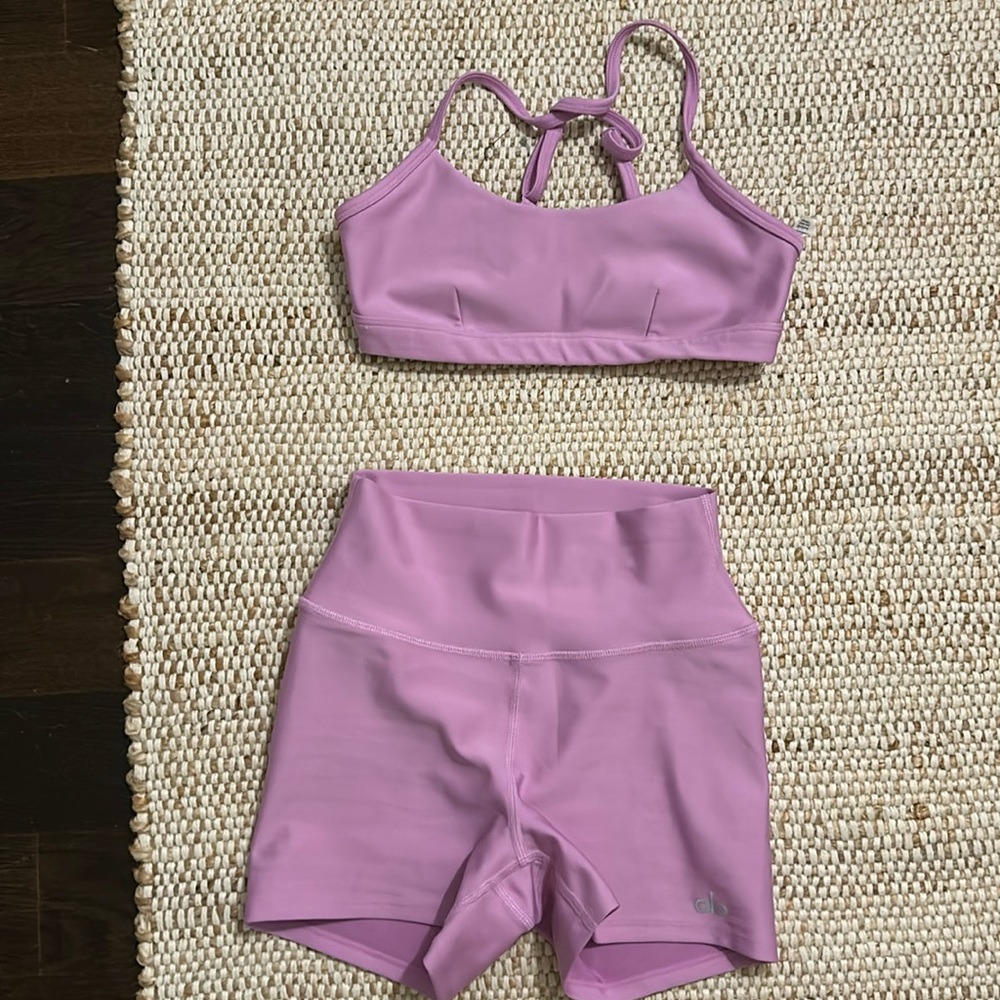 Alo Yoga lilac sports bra & biker shorts set